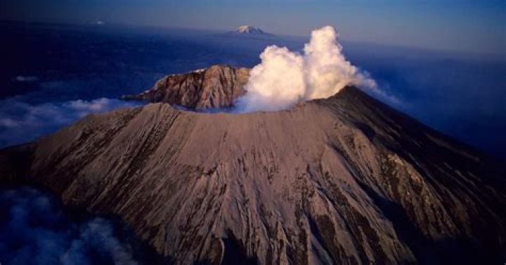 Is Mount Saint Helens a supervolcano?