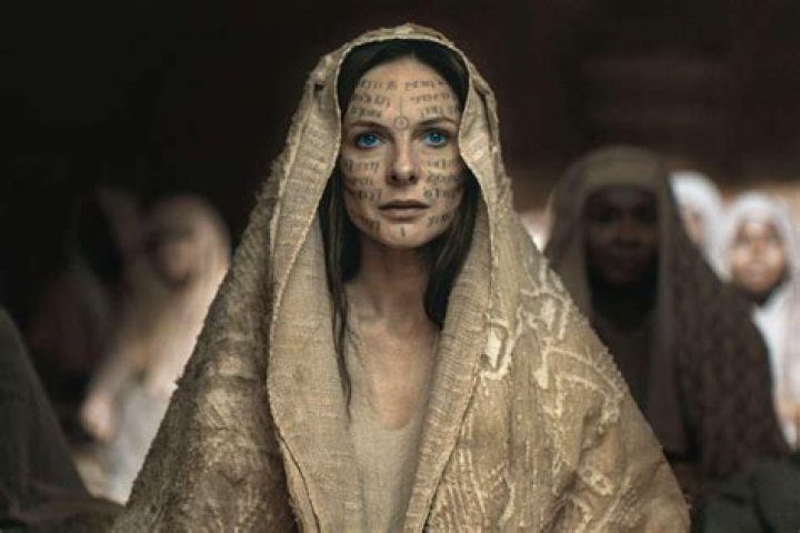 Is Paul's mother pregnant in Dune?