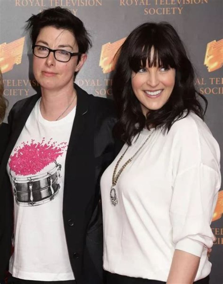 Is Sue Perkins married to Anna Richardson?