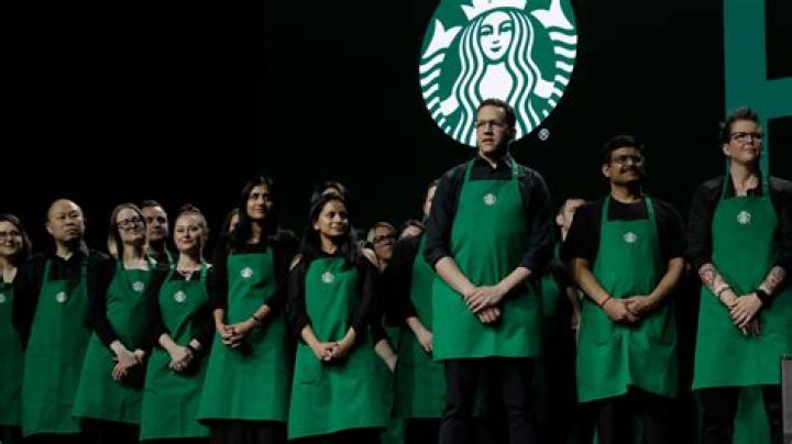 Is the Starbucks dress code strict?