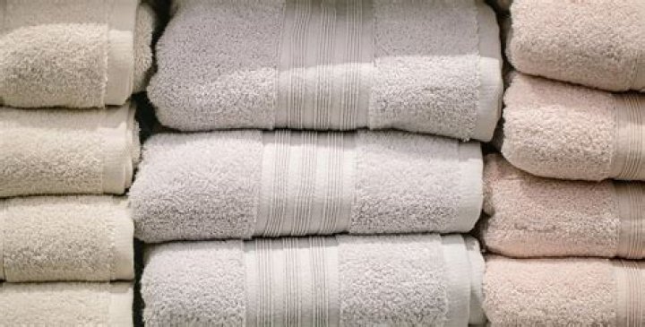 Is vinegar better than fabric softener?