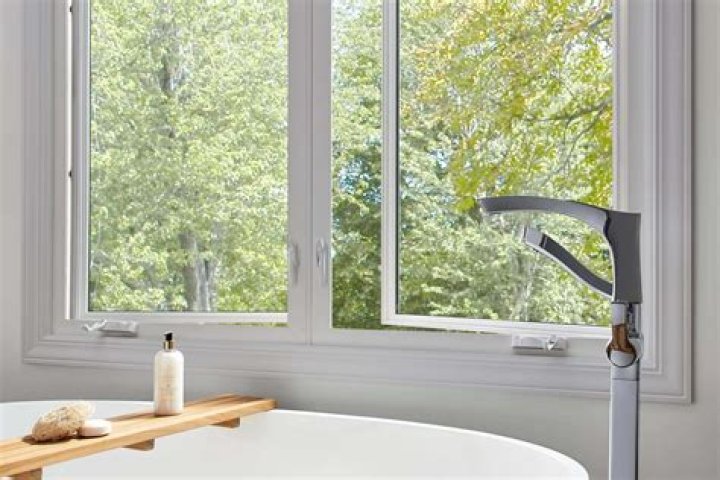 Should bathroom windows open?