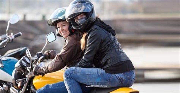 Should motorcycle passenger lean?
