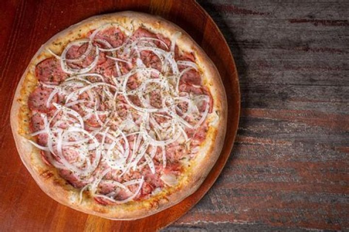 Should you fry onions before putting on pizza?