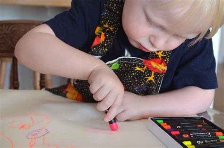 What can a 2 year old draw?