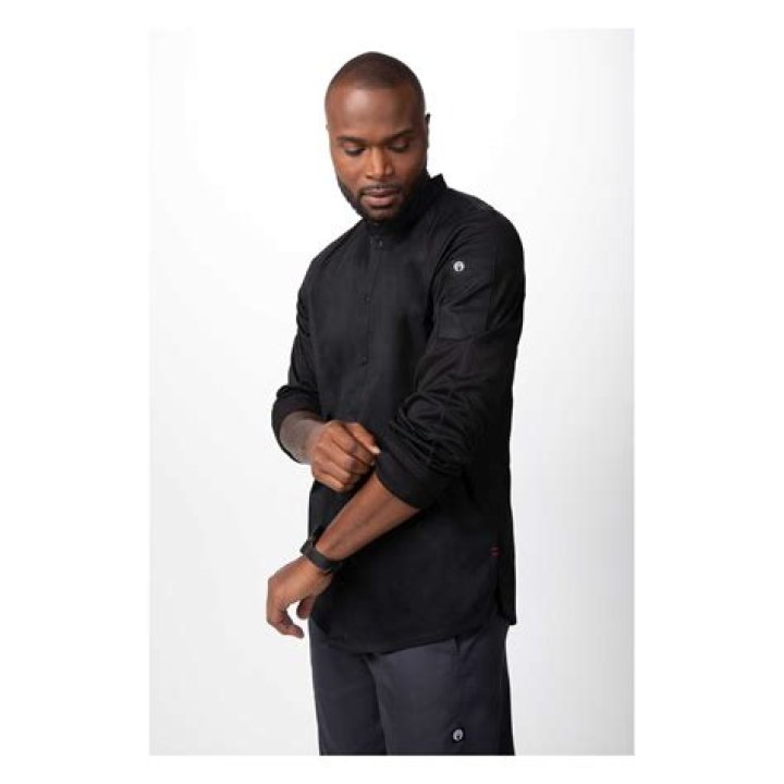 What does a black chef jacket mean?