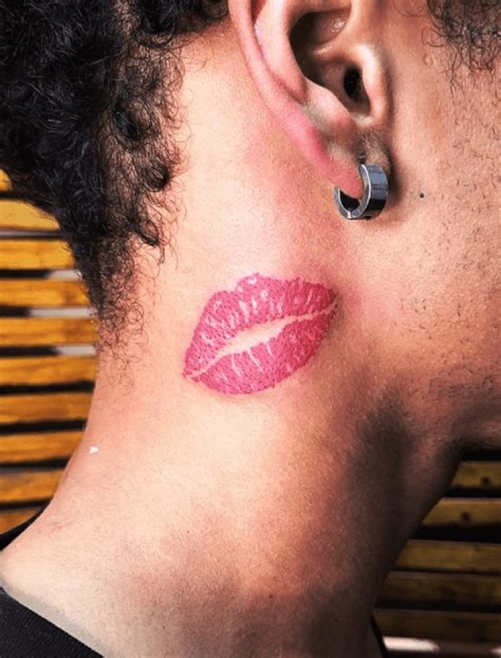 What does kiss mark tattoo mean?
