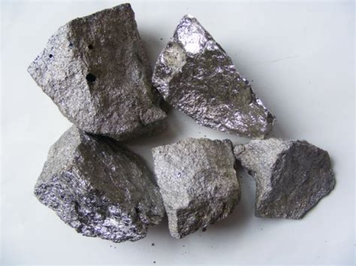 What does manganese look like?