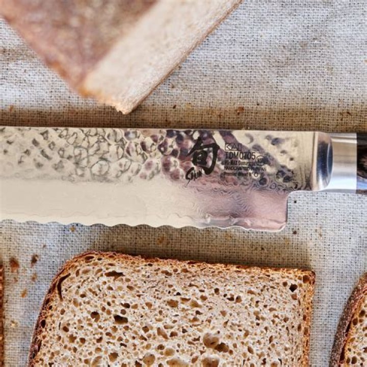What does the knife symbolize in Jojo Rabbit?