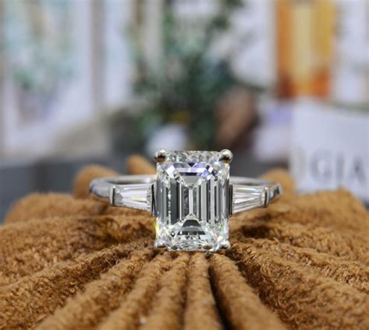 What is a trillion cut diamond ring?
