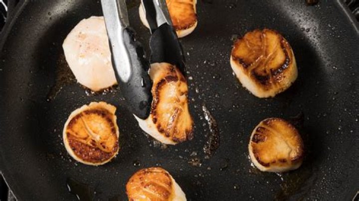 What is the best oil for searing scallops?