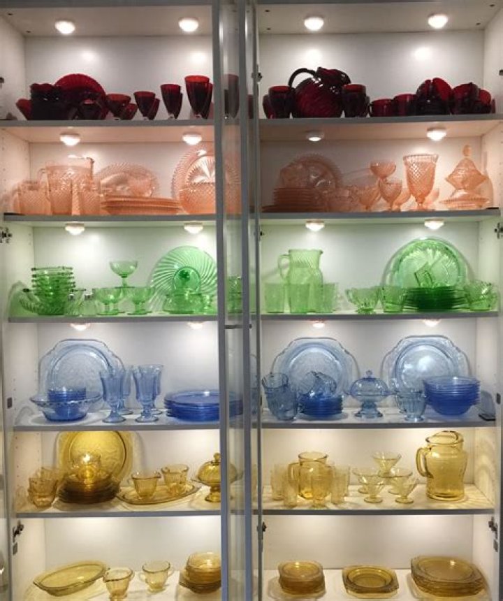 What is the difference between carnival glass and depression glass?