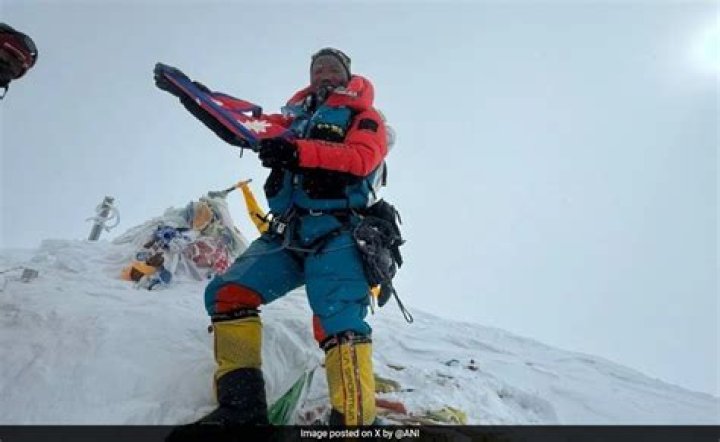 What is the fastest time anyone has climbed Mount Everest?