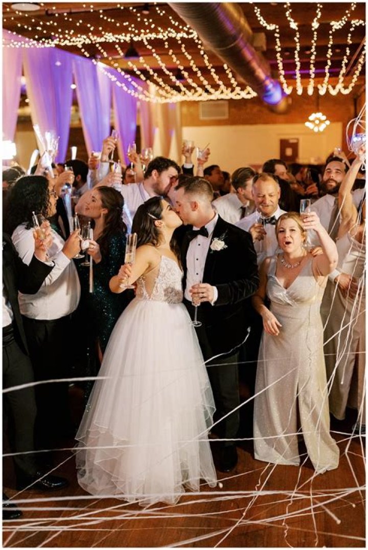 What is the least popular wedding date?