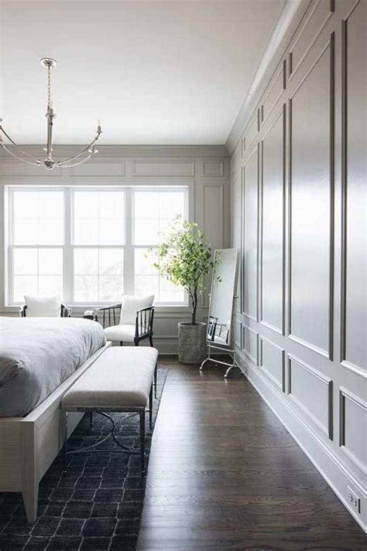What rooms should have wainscoting?