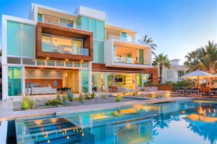 Where do rich girls live?
