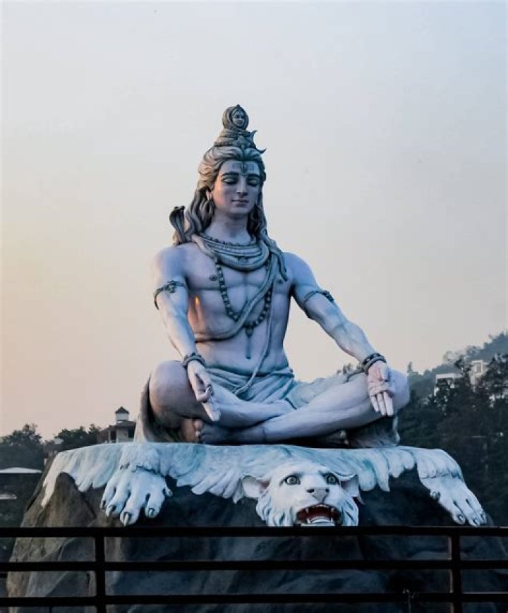 Which fruit gives Lord Shiva?