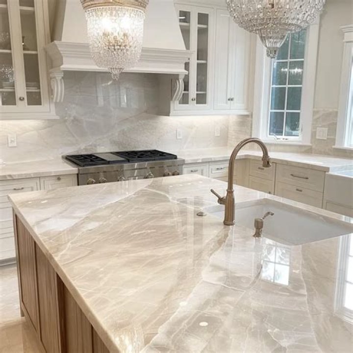Which is more expensive quartz or porcelain?