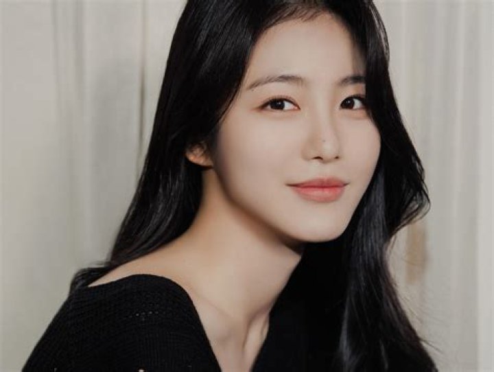 Who are more beautiful Korean or Japanese?