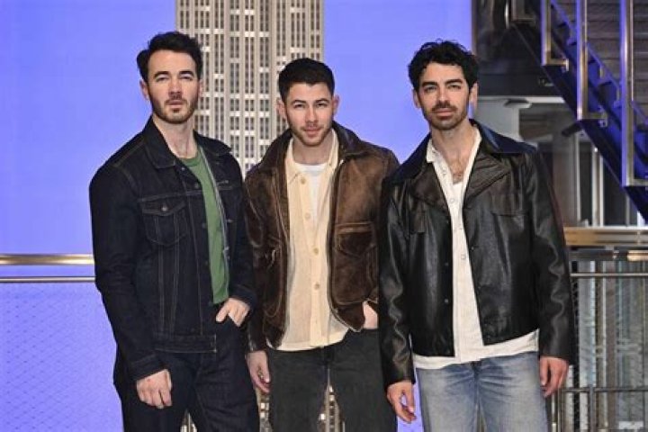 Who else that Jonas knew had stirrings?