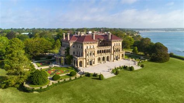 Who owns the Newport Mansions?