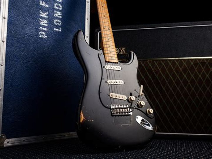 Who uses a red Strat?