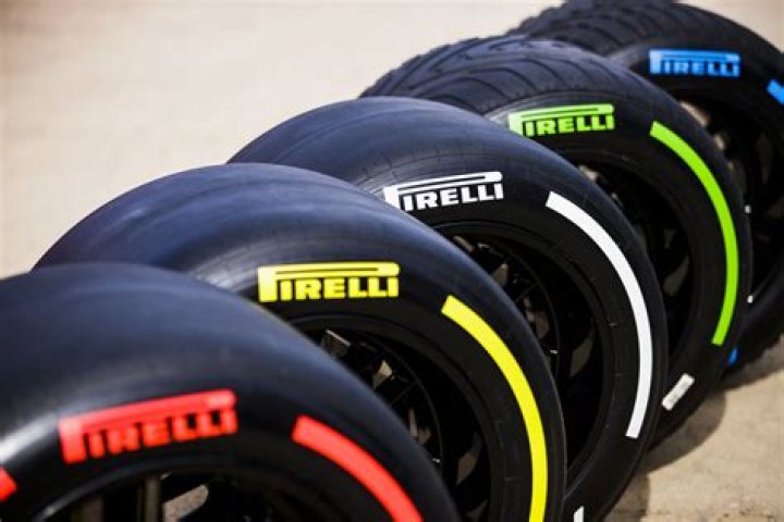 Why are F1 tires so smooth?