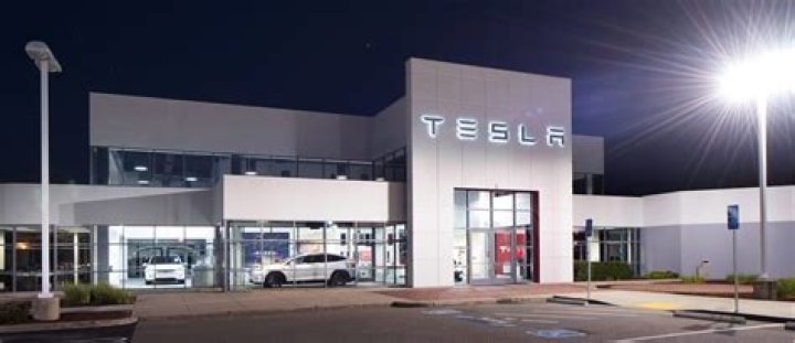 Why can't Tesla have dealerships?