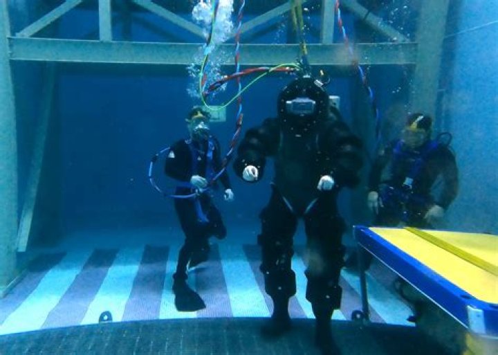 Why do divers sit in hot tub?