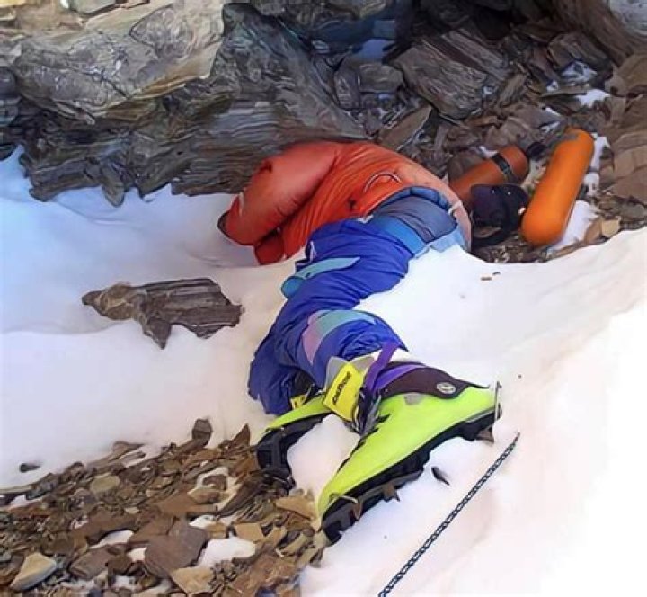 Why do they leave dead bodies on Everest?