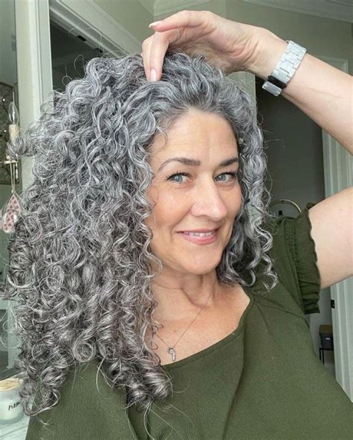 Why is grey hair curly?